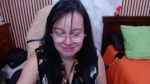 Snapshot of mature_wolf chatting on October 17, 10:03 pm Sonia online show from October 17, 10:03 pm