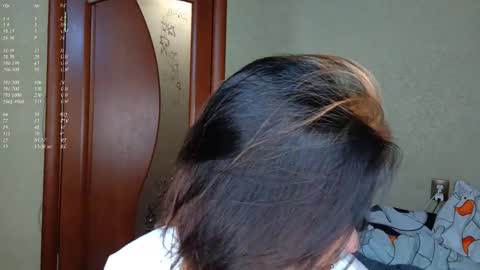 Mia online show from March 4, 11:29 am