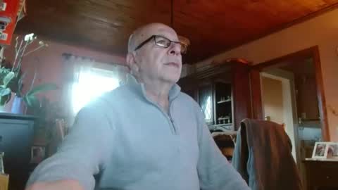 Maurice online show from December 19, 8:59 pm