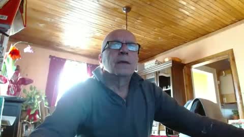 Maurice online show from December 25, 6:19 pm