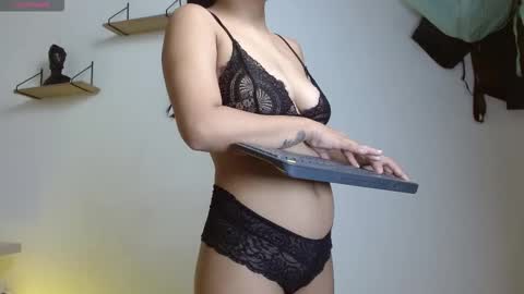 Max  Ashley online show from October 22, 2:19 pm