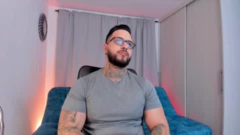 max D. online show from February 3, 1:48 pm