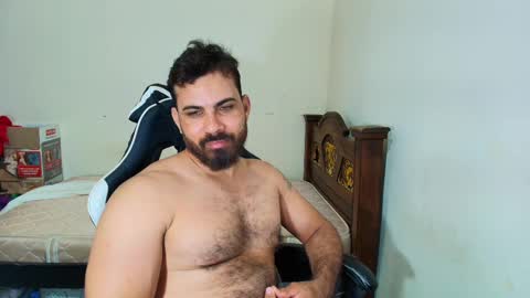 Snapshot of max_love25 chatting on October 14, 3:31 am max_love25 online show from October 14, 3:31 am