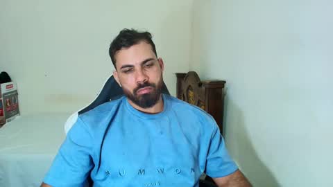 Snapshot of max_love25 chatting on October 9, 2:50 am max_love25 online show from October 9, 2:50 am