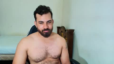 Snapshot of max_love25 chatting on October 17, 11:53 pm max_love25 online show from October 17, 11:53 pm