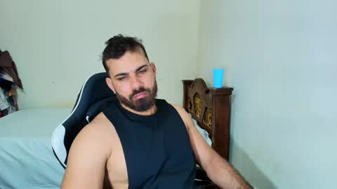 Snapshot of max_love25 chatting on September 29, 8:52 pm max_love25 online show from September 29, 8:52 pm