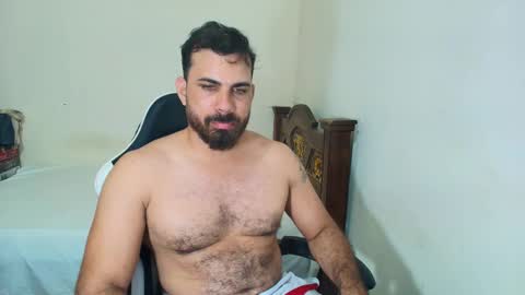 Snapshot of max_love25 chatting on October 10, 3:01 am max_love25 online show from October 10, 3:01 am