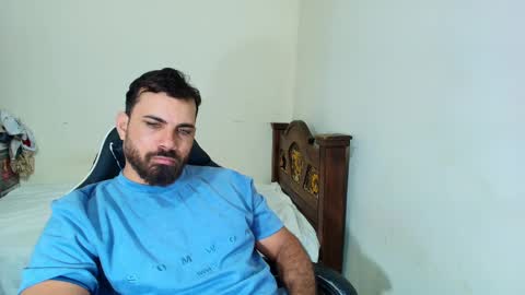 Snapshot of max_love25 chatting on October 13, 3:30 am max_love25 online show from October 13, 3:30 am