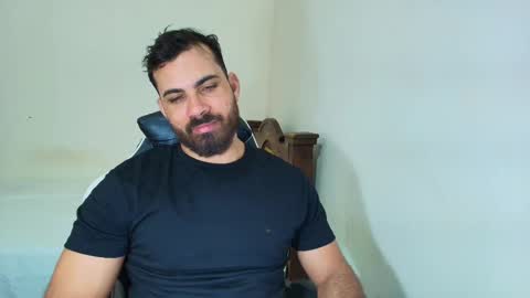 Snapshot of max_love25 chatting on October 6, 3:57 am max_love25 online show from October 6, 3:57 am
