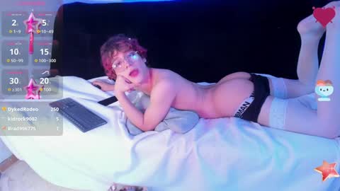 Snapshot of max_lover1 chatting on February 8, 6:33 pm Max lover1 online show from February 8, 6:33 pm