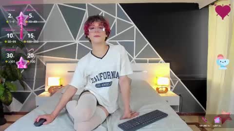 Snapshot of max_lover1 chatting on February 17, 9:21 pm Max lover1 online show from February 17, 9:21 pm