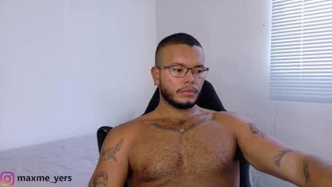 Snapshot of max_meyer chatting on October 2, 10:08 pm max_meyer online show from October 2, 10:08 pm