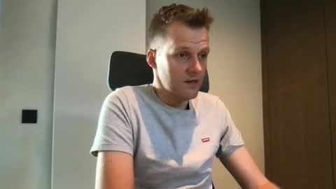 Max take off clothes online show from December 28, 12:56 pm