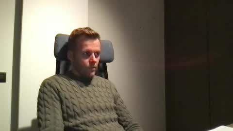 Max take off clothes online show from November 4, 8:10 pm