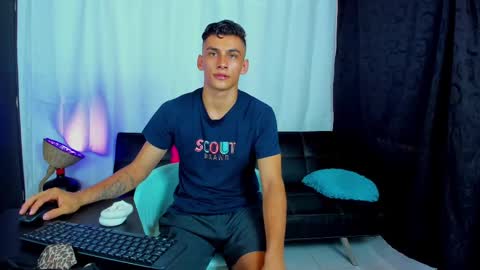 Snapshot of max_wild01 chatting on March 1, 12:45 pm MAX     online show from March 1, 12:45 pm