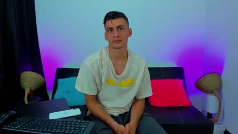 Snapshot of max_wild01 chatting on October 8, 5:30 pm MAX     online show from October 8, 5:30 pm