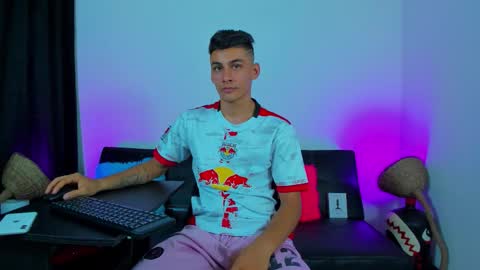 MAX     online show from December 15, 11:01 pm