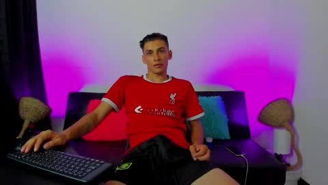Snapshot of max_wild01 chatting on September 23, 7:02 am MAX     online show from September 23, 7:02 am