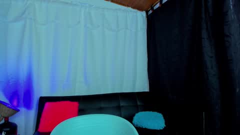 Snapshot of max_wild01 chatting on February 28, 4:20 pm MAX     online show from February 28, 4:20 pm