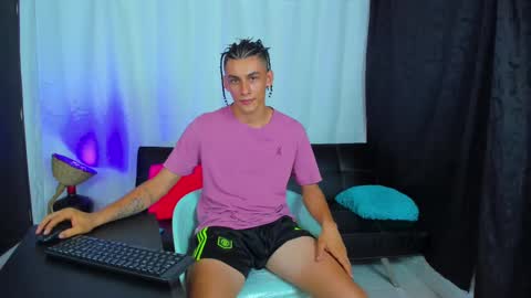 Snapshot of max_wild01 chatting on March 4, 9:51 am MAX     online show from March 4, 9:51 am