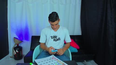 Snapshot of max_wild01 chatting on March 10, 6:05 am MAX     online show from March 10, 6:05 am