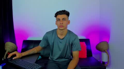 Snapshot of max_wild01 chatting on October 7, 6:53 am MAX     online show from October 7, 6:53 am