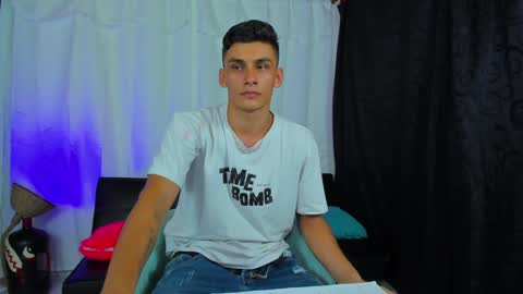 Snapshot of max_wild01 chatting on February 6, 7:24 am MAX     online show from February 6, 7:24 am