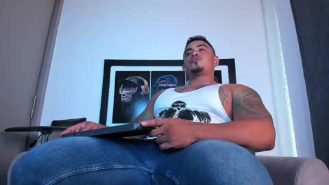 Maxcarther online show from June 1, 9:49 pm