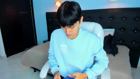 Snapshot of maxii18_ chatting on October 20, 1:05 pm -- -- online show from October 20, 1:05 pm