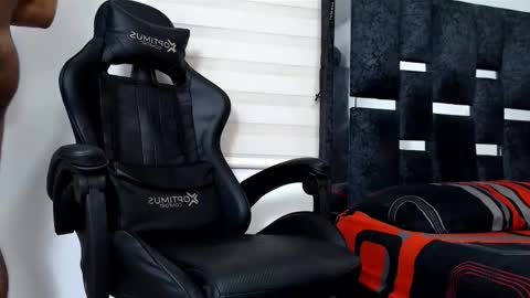 Maximo Sebastian online show from December 14, 9:32 pm