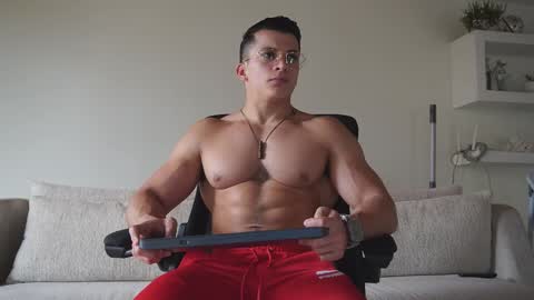 Snapshot of maximohoot chatting on October 23, 9:37 pm Sebastian online show from October 23, 9:37 pm
