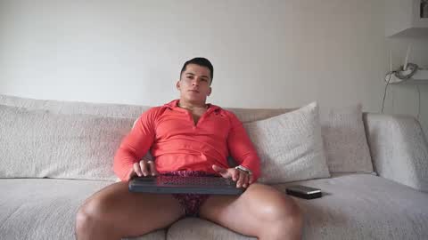 Snapshot of maximohoot chatting on October 11, 9:18 pm Sebastian online show from October 11, 9:18 pm