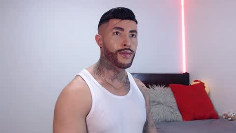 Independent Model online show from November 23, 5:05 am