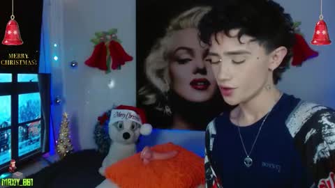 Max online show from December 15, 9:44 pm