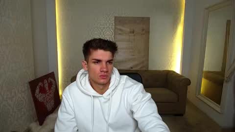 Snapshot of maxkaiden chatting on September 30, 4:45 am MaxKaiden online show from September 30, 4:45 am
