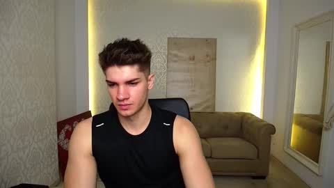 Snapshot of maxkaiden chatting on October 13, 5:31 am MaxKaiden online show from October 13, 5:31 am