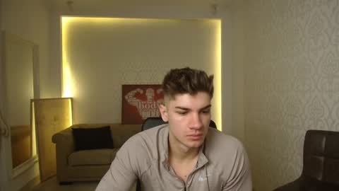Snapshot of maxkaiden chatting on March 12, 5:13 am MaxKaiden online show from March 12, 5:13 am