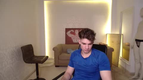 Snapshot of maxkaiden chatting on February 21, 8:40 am MaxKaiden online show from February 21, 8:40 am