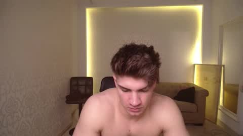 Snapshot of maxkaiden chatting on February 28, 11:47 am MaxKaiden online show from February 28, 11:47 am