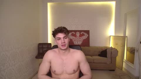 Snapshot of maxkaiden chatting on March 5, 5:18 am MaxKaiden online show from March 5, 5:18 am