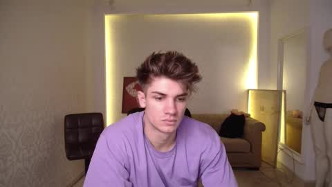 Snapshot of maxkaiden chatting on February 18, 10:38 am MaxKaiden online show from February 18, 10:38 am