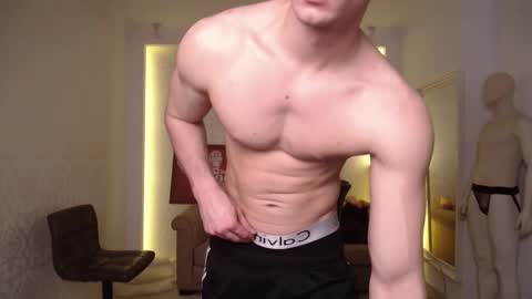 Snapshot of maxkaiden chatting on February 19, 11:38 am MaxKaiden online show from February 19, 11:38 am