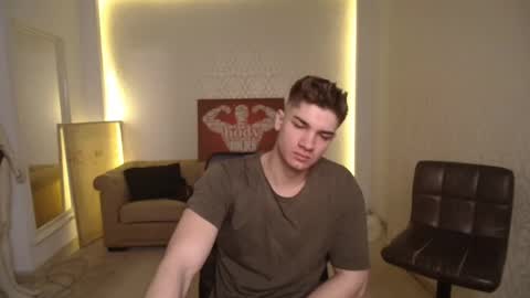 Snapshot of maxkaiden chatting on March 9, 5:22 am MaxKaiden online show from March 9, 5:22 am