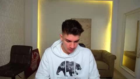 Snapshot of maxkaiden chatting on October 16, 4:56 am MaxKaiden online show from October 16, 4:56 am