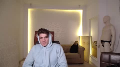 Snapshot of maxkaiden chatting on February 14, 9:24 am MaxKaiden online show from February 14, 9:24 am