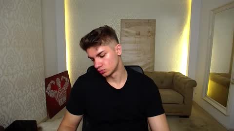 Snapshot of maxkaiden chatting on October 11, 5:12 am MaxKaiden online show from October 11, 5:12 am