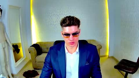 MaxKaiden online show from February 14, 9:45 am