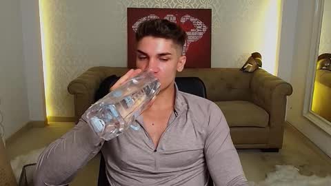 Snapshot of maxkaiden chatting on September 18, 5:00 am MaxKaiden online show from September 18, 5:00 am