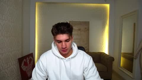 Snapshot of maxkaiden chatting on October 3, 6:43 am MaxKaiden online show from October 3, 6:43 am