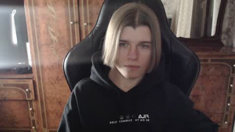 Max online show from December 12, 2:22 pm